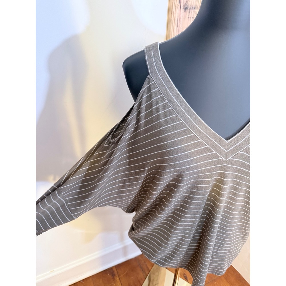 Express Medium Brown White Stripe Dolman Sleeve V-Neck Top Casual Oversized - Picture 3 of 8